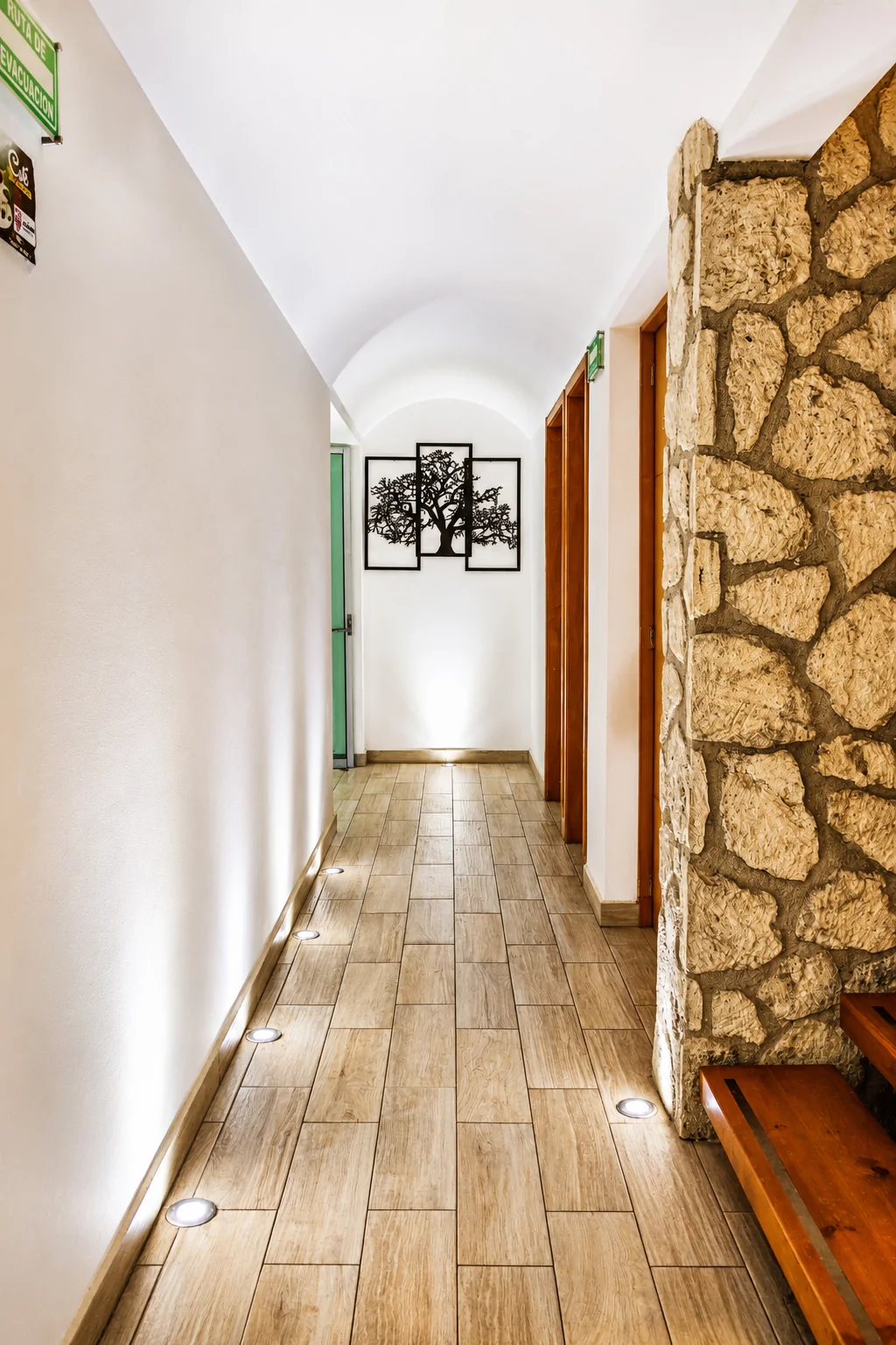 Pasillo interior de la propiedad